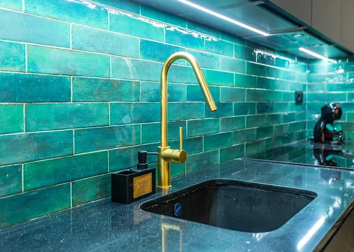 Deluxe - Aiora فالنسيا