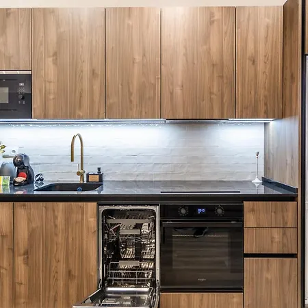 Deluxe - Aiora Valencie